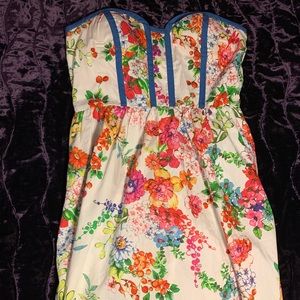 Beautiful white floral strapless dress!